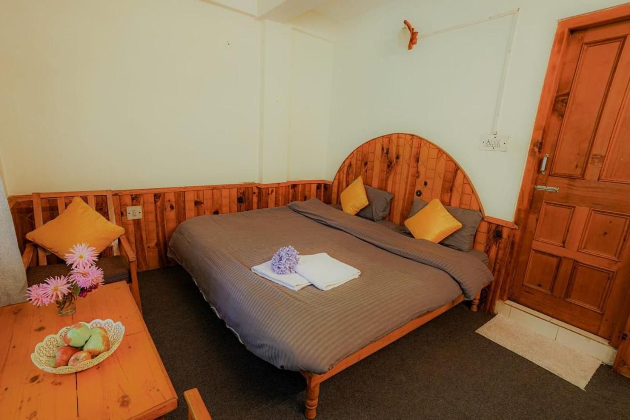 Mars Monkey Hostel & Cafe Manāli Eksteriør billede